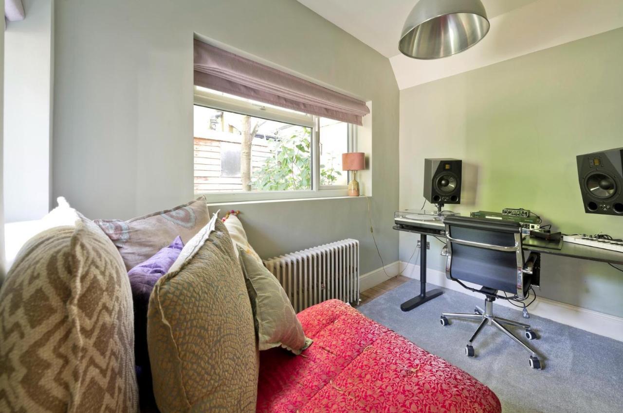 Вилла 3 Bed House In Fulham Лондон Экстерьер фото